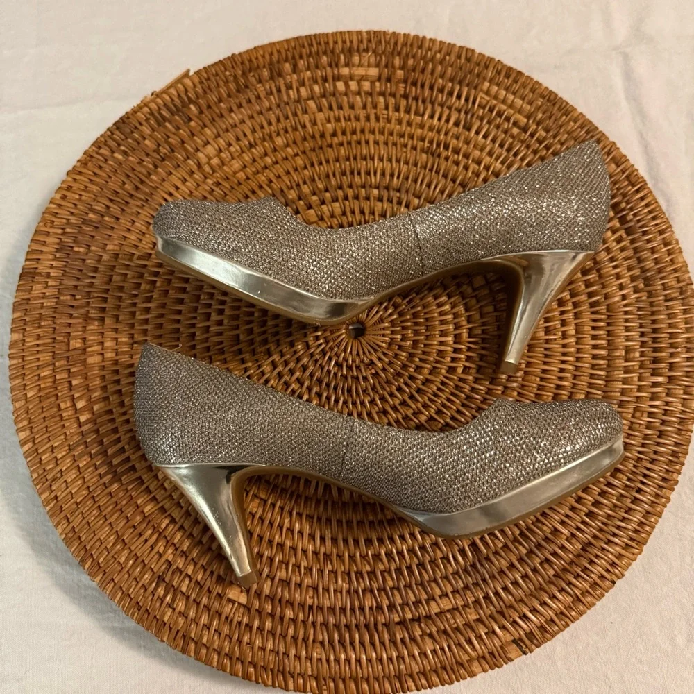 Bandolino Shimmering Silver Gold Heels‎